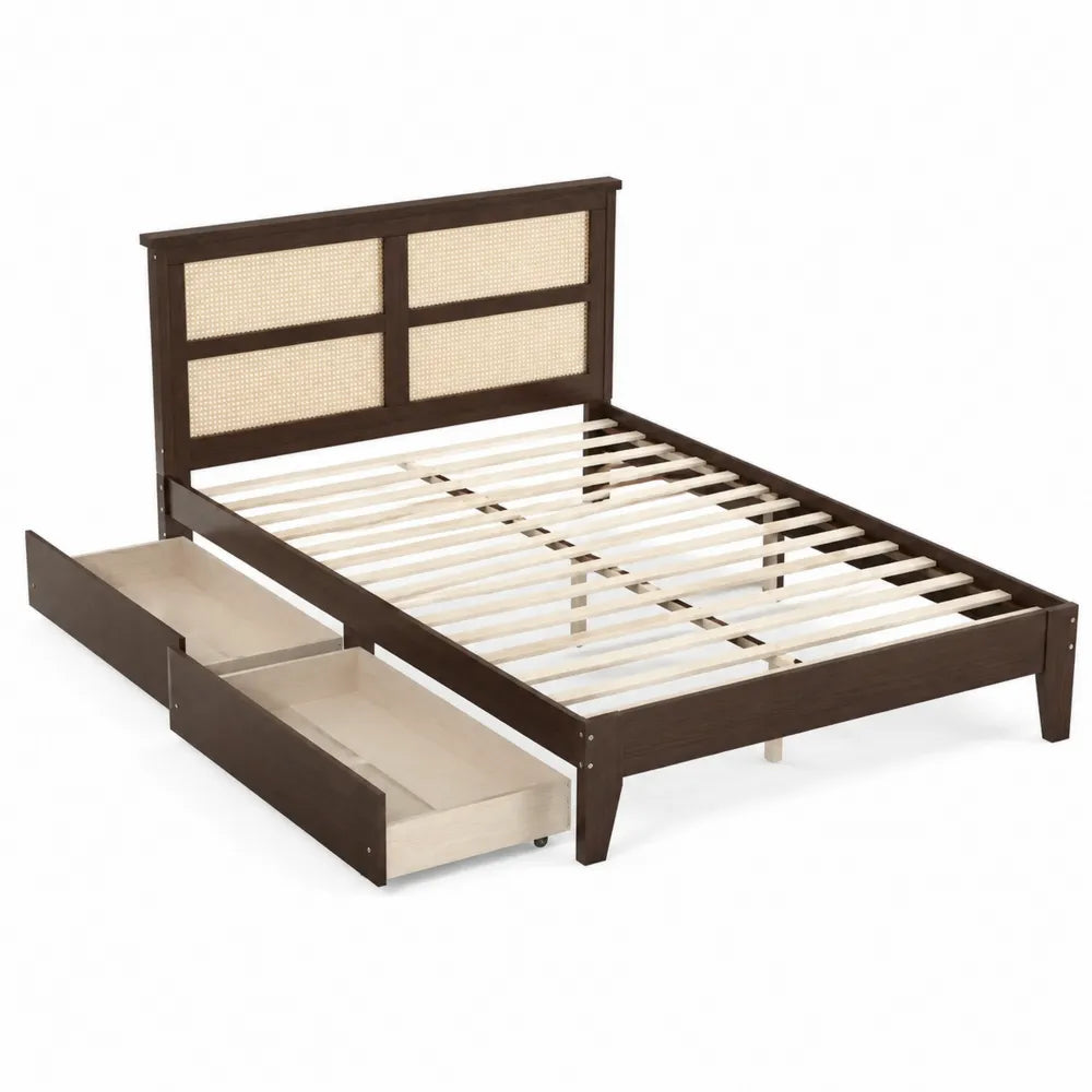 Letto Matrimoniale in Legno con Testiera in Rattan e Cassetti